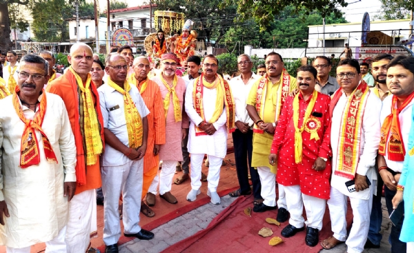 जय श्रीराम के जयकारों के साथ तपोभूमि चित्रकूट में धूमधाम से निकला रामदल