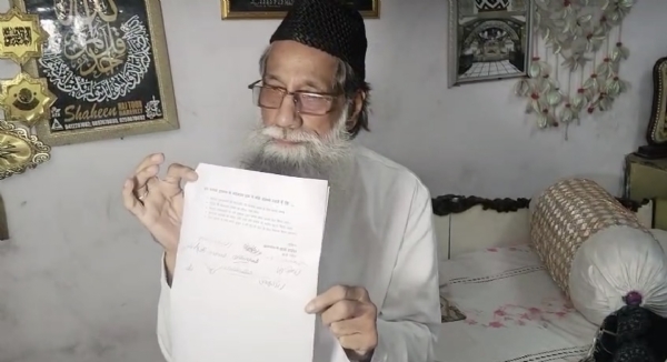 संयुक्त प्रेस बयान जारी करते आला हज़रत खानदान के सदस्य।