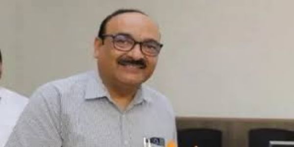 सर्वे अधिकारिणो नियमस्य दायित्वानुसारं कार्यं कुर्यात् : मुख्य सचिवो विकासशीलः