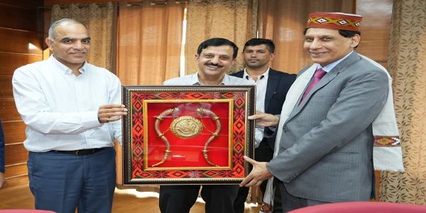 मुख्य सचिवः सेवानिवृत्त्युत्तरं प्रबोध सक्सेना जातो हिमाचलविद्युपरिषलः अध्यक्षः, वर्षत्रयाय नियुक्तिः