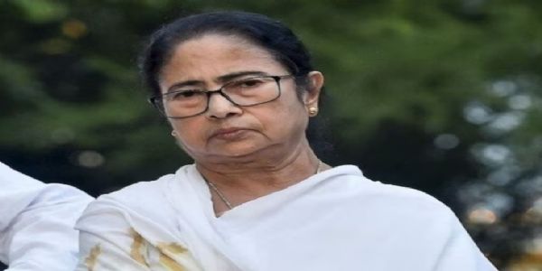 महानवम्यां शुभकामनाभिस्सह मुख्यमंत्री ममता बनर्जी प्रसारितवती स्वरचितं देवी आराधनायाः गीतम्