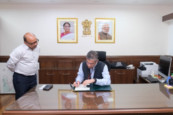 वरिष्ठ आईएएस अधिकारी विजय कुमार केंद्रीय बंदरगाह, पोत परिवहन और जलमार्ग मंत्रालय के सचिव