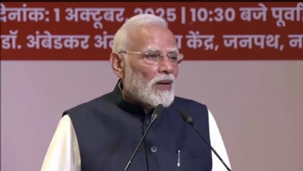 प्रधानमंत्री नरेंद्र मोदी कार्यक्रम को संबोधित करते हुए