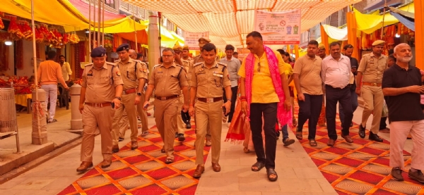 मेला क्षेत्र का निरीक्षण करते एडीजी पीयूष मोर्डिया