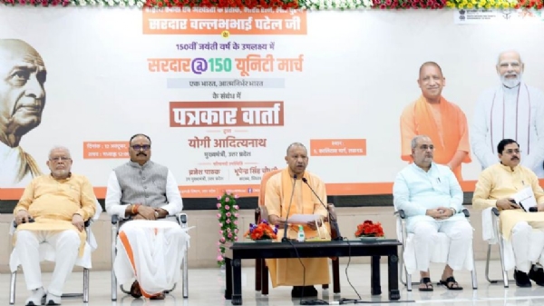 प्रेसवार्ता को संबोधित करते मुख्यमंत्री