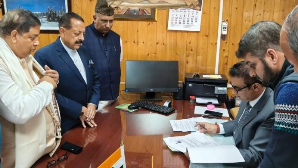 भाजपा अध्यक्ष और वरिष्ठ नेता सत शर्मा ने श्रीनगर में राज्यसभा चुनाव के लिए अपना नामांकन पत्र किया दाखिल