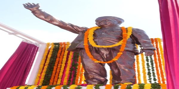 षड्धा मुख्यमंत्री वीरभद्र सिंहो जनतायाः हृत्सु निर्मितं स्थानं, आनीतं धर्मांतरणविधेयकम्