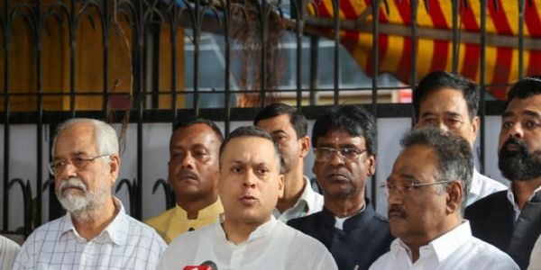 दुर्गापुर गैंगरेप कांडे भाजपायाः आरोपः - ‘ममता रात्रौ सार्धद्वादशवादनं यावत् पीड़ितायाः बहिर्वासविषये सत्यम् उक्तम्’