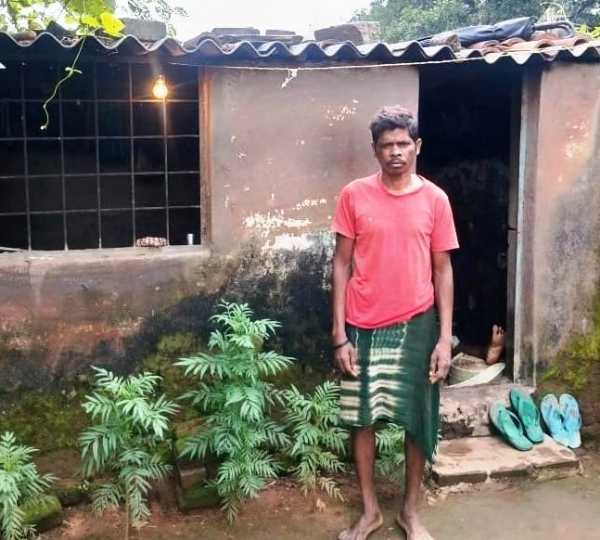 शासन प्रशासन के प्रयासों से शाम ढलते ही अंधेरे में डूबने वाला गांव हुआ रोशन