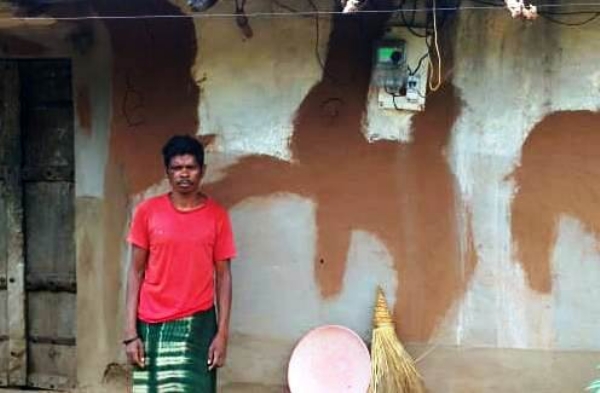 शासन प्रशासन के प्रयासों से शाम ढलते ही अंधेरे में डूबने वाला गांव हुआ रोशन