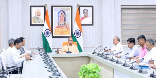 उत्तर प्रदेशे निर्माति व्यापिकां 