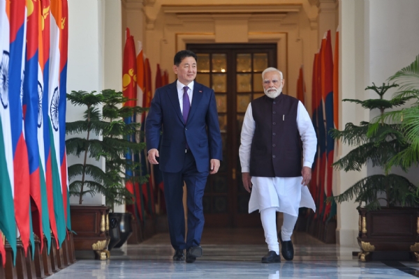 प्रधानमंत्री मोदी और मंगोलिया के राष्ट्रपति हैदराबाद हाउस में