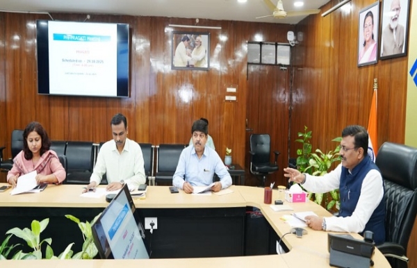 मुख्य सचिव आनन्द बर्द्धन शुक्रवार को सचिवालय में पीएमश्री और लखपति दीदी योजना की समीक्षा करते।