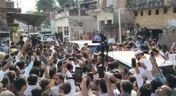 राहुल गांधी के आने पर कांग्रेस कार्यकर्ताओं की भींड