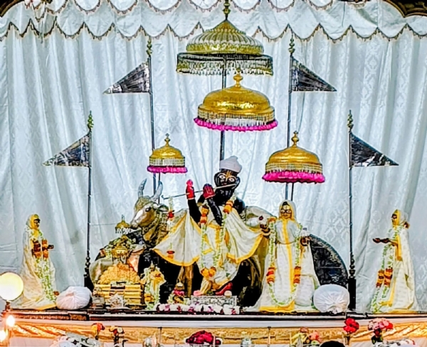 पवित्र कार्तिक माह शुरू:गोविंद देवजी मंदिर में महिलाओं ने किया दीपदान