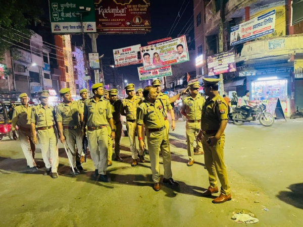 संगम नगरी में दुकानों में भीड़, सुरक्षा के पुख्ता इंतजाम