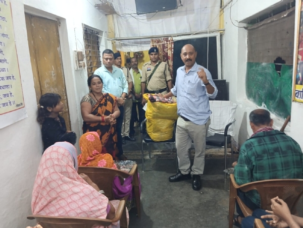 ऑपरेशन उपहार : एसपी विजय कुमार पाण्डेय की पहल से बच्चों और बुजुर्गों के चेहरों पर खिली मुस्कान