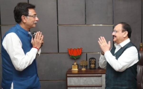 भाजपा राष्ट्रीय अध्यक्ष से शिष्टाचार भेंट करते सांसद