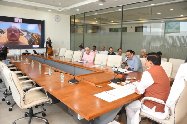 मुख्यमंत्री ने आगामी त्यौहारों के दृष्टिगत जनप्रतिनिधि और अधिकारियों से किया वर्चुअल संवाद
