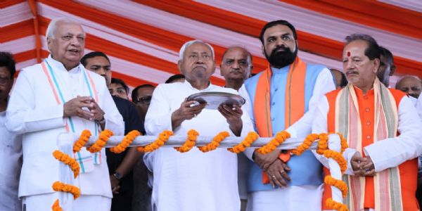 राज्यपालः मुख्यमन्त्री च रामलीला-महोत्सवम् रावणवध-समारोहं २०२५ इत्यस्य उद्घाटनं कृतवन्तौ