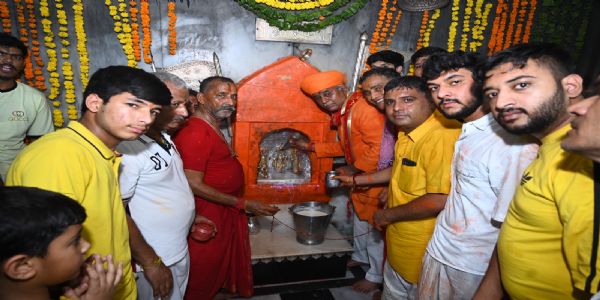 श्रीपूनरासरधामे भक्तेः अविरला धारा प्रवहिता। अत्र भगवान् श्रीरामस्य राज्याभिषेकः समाराधितः