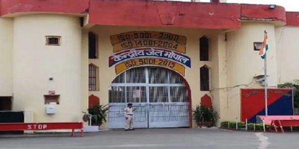 मध्यप्रदेशे अद्य गांधीजयंती-अवसरे आजीवनकारावासदण्डं वहन्तः १११ जनाः बन्दिनः मुक्ताः भविष्यन्ति