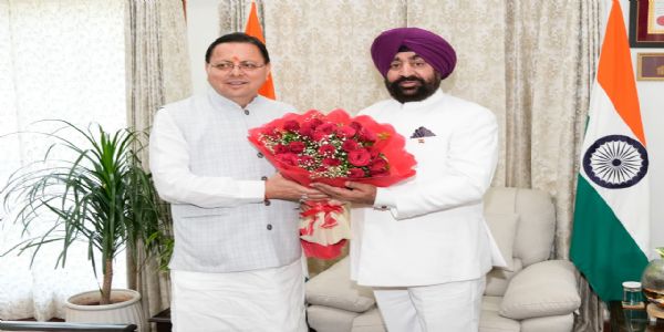 मुख्यमन्त्रिणा राज्यपालं प्रति साभिवादनं कृतम्, उभाभ्यां परस्परं दीपावलीशुभाशंसाः दत्ताः
