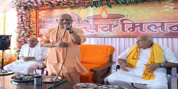 समाजं राष्ट्रं विच्छेदकेभ्यस्सावधानता वर्तनीया : मुख्यमंत्री योगी