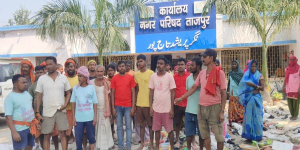 दीपावलीतः प्राक् ताजपुरे स्वच्छताव्यवस्था शैथिल्यंगता, आंदोलने नगर परिषदः कर्मिणः