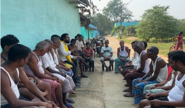 कुडमि समाज के लोग बैठक करते