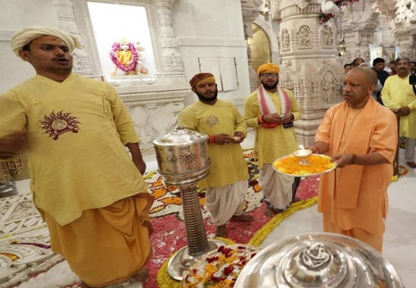 अयाेध्या में मुख्यमंत्री योगी ने राम लला का किया दर्शन