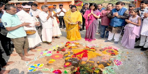 झाबुआः मन्त्री निर्मलाभूरिया गोवर्धनपूजां कृतवती, गौसेवकान् च सम्मानितवती
