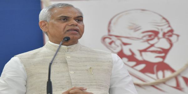 राज्यपालः आचार्य देवव्रतः प्रदेश वासिभ्योऽददात् नववर्षस्य शुभकामनाः
