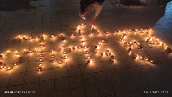 नर्मदा मंदिर में दीपों की जगमगाहट 3