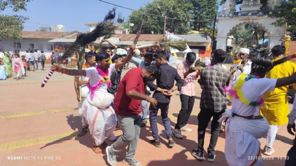 नृत्य करते हुए पटैल-कछवाहा समाज के लाेग2