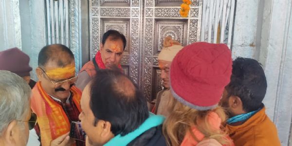 गङ्गोत्रीधाम्नः कपाटाः शीतकालाय निबद्धाः, गङ्गामातुः उत्सवशिबिका स्वमातृग्रामं मुखवं प्रति आनीता।