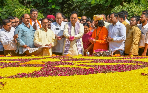 मुख्यमंत्री भजनलाल शर्मा ने पूर्व उपराष्ट्रपति शेखावत को श्रद्धांजलि अर्पित की मुख्यमंत्री भजनलाल शर्मा ने पूर्व उपराष्ट्रपति शेखावत को श्रद्धांजलि अर्पित की