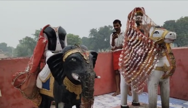 क्षतिग्रस्त प्रतिमाएं