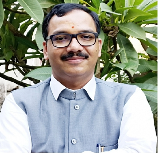 डॉ. मयंक चतुर्वेदी डॉ. मयंक चतुर्वेदी