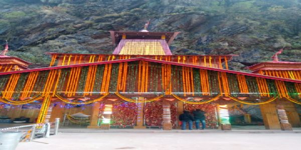 यमुनोत्रीधाम्नि आद्यदेव्या यमुनायाः अद्य सौप्रसथानिकं भविष्यति, विशेषपूजाः आरब्धाः सन्ति