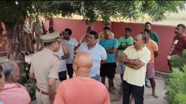 मौके पर मौजूद पुलिस