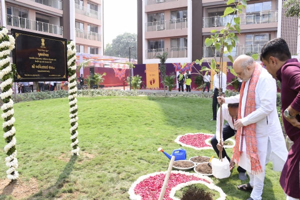 सदस्य निवास संकुल का किया लोकार्पण करते हुए अमित शाह सदस्य निवास संकुल का किया लोकार्पण करते हुए अमित शाह
