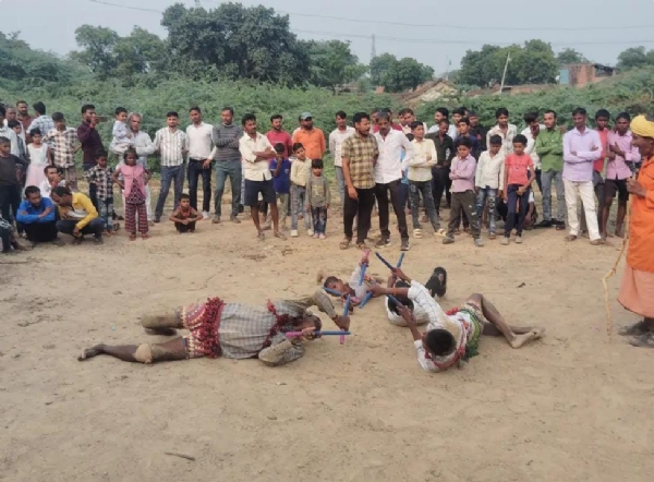 बरसाने की तरह एतिहासिक किले के पास हुई लट्ठमार दिवाली