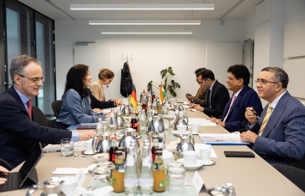 जर्मनी की संघीय अर्थव्यवस्था एवं ऊर्जा मंत्री कैथरीना रीच से चर्चा करते पीयूष गोयल जर्मनी की संघीय अर्थव्यवस्था एवं ऊर्जा मंत्री कैथरीना रीच से चर्चा करते पीयूष गोयल