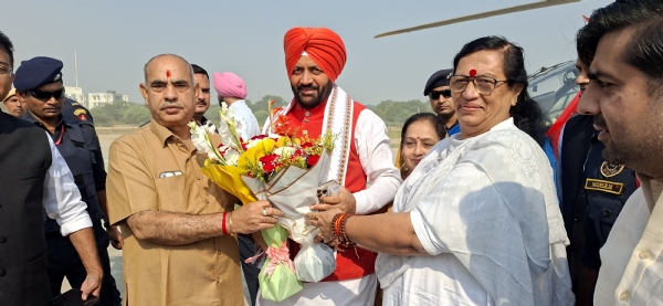 हरियाणा के मुख्यमंत्री नायब सैनी का फरीदाबाद आगमन पर स्वागत करते विधायक मूलचंद शर्मा व पूर्वमंत्री सीमा त्रिखा। हरियाणा के मुख्यमंत्री नायब सैनी का फरीदाबाद आगमन पर स्वागत करते विधायक मूलचंद शर्मा व पूर्वमंत्री सीमा त्रिखा।