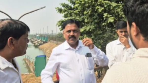 निरीक्षण करते मंत्री निरीक्षण करते मंत्री