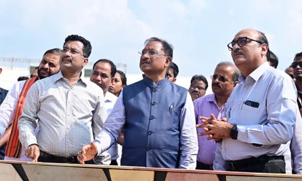 मुख्यमंत्री साय नवा रायपुर में विभिन्न कार्यक्रम स्थलों का निरीक्षण कर तैयारियों का जायजा लेते हुए मुख्यमंत्री साय नवा रायपुर में विभिन्न कार्यक्रम स्थलों का निरीक्षण कर तैयारियों का जायजा लेते हुए