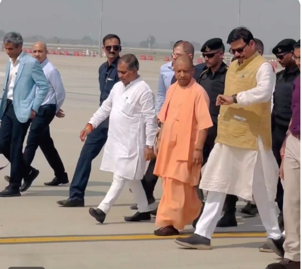 मुख्यमंत्री योगी आदित्यनाथ ने जेवर इंटरनेशनल एयरपोर्ट के कार्यों की  समीक्षा की मुख्यमंत्री योगी आदित्यनाथ ने जेवर इंटरनेशनल एयरपोर्ट के कार्यों की  समीक्षा की