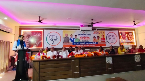 मंचसीन अतिथि गण मंचसीन अतिथि गण