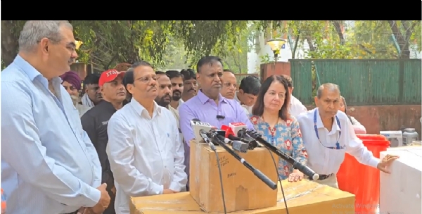 कांग्रेस नेता उदित राज प्रेस वार्ता करते हुए कांग्रेस नेता उदित राज प्रेस वार्ता करते हुए